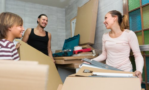 Removal team preparing a move in Elephant and Castle