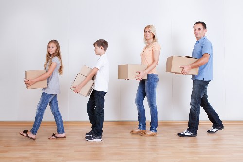 Risk assessment and safe lifting procedures during a move